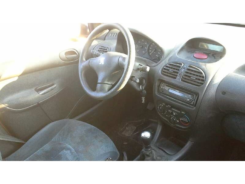 peugeot 206 berlina del año 2000