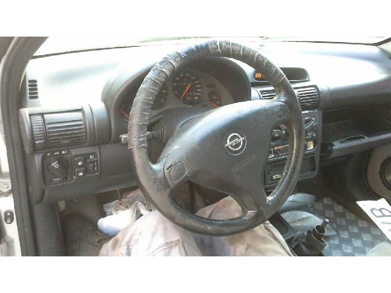 opel tigra del año 2000