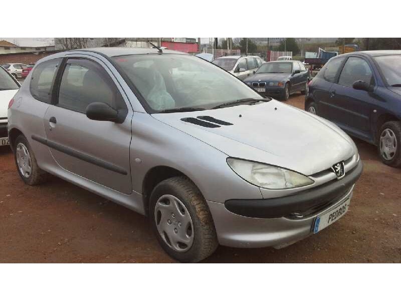 peugeot 206 berlina del año 2000