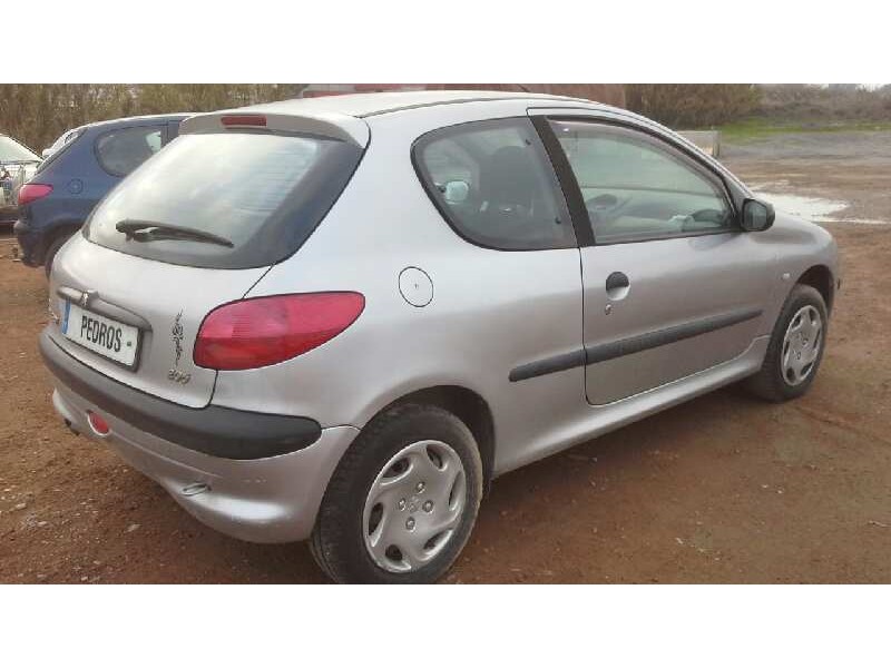 peugeot 206 berlina del año 2000