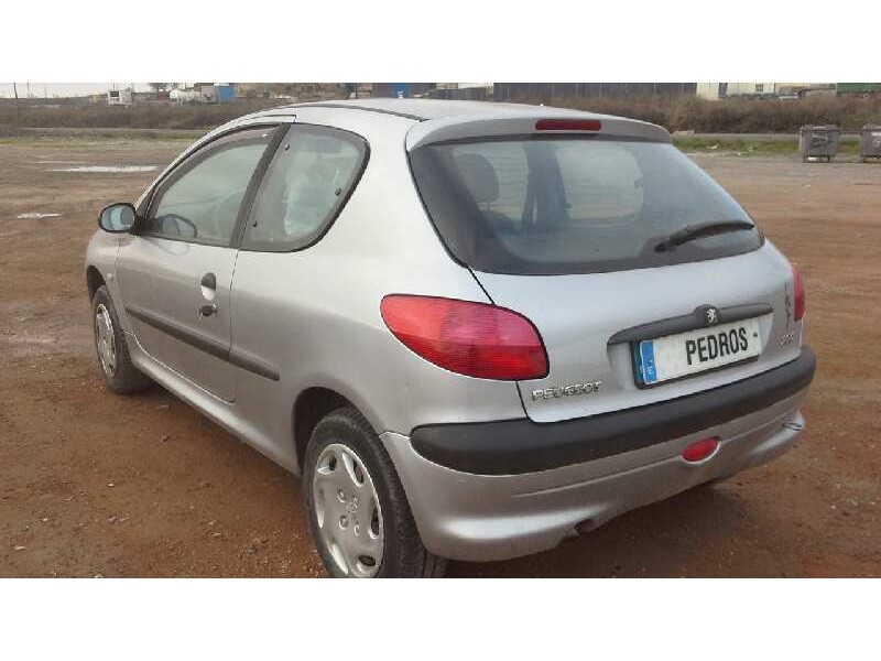 peugeot 206 berlina del año 2000