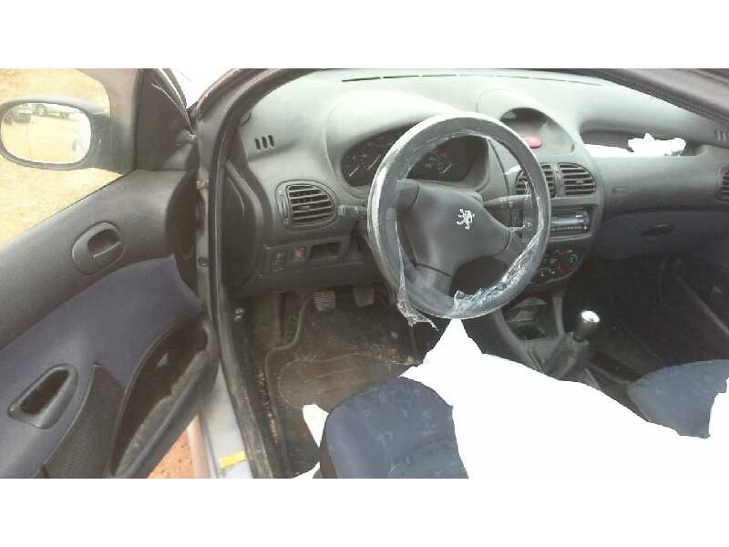 peugeot 206 berlina del año 2000