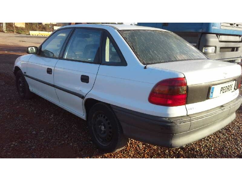 opel astra f berlina del año 1997
