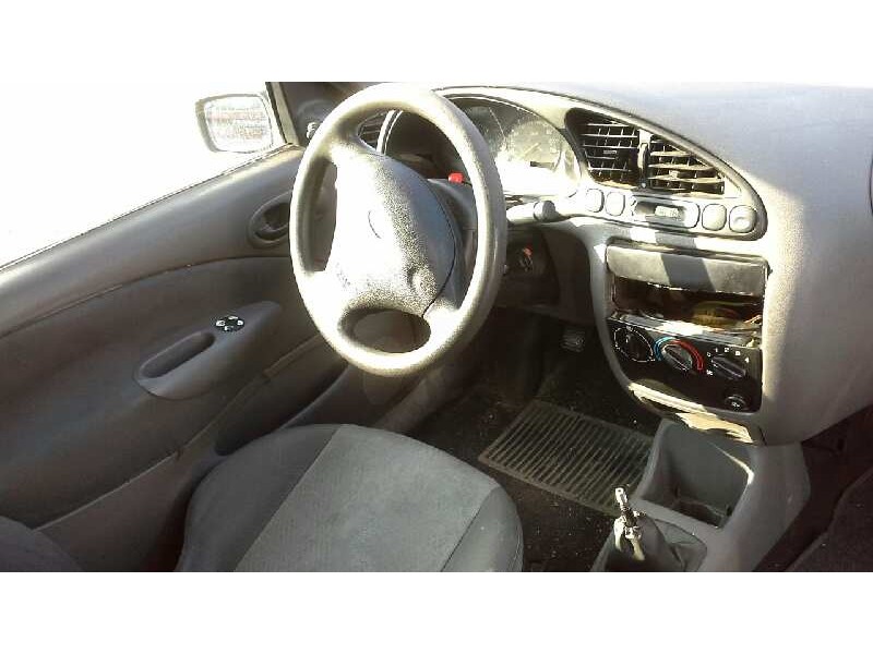 ford fiesta berlina (dx) del año 2000