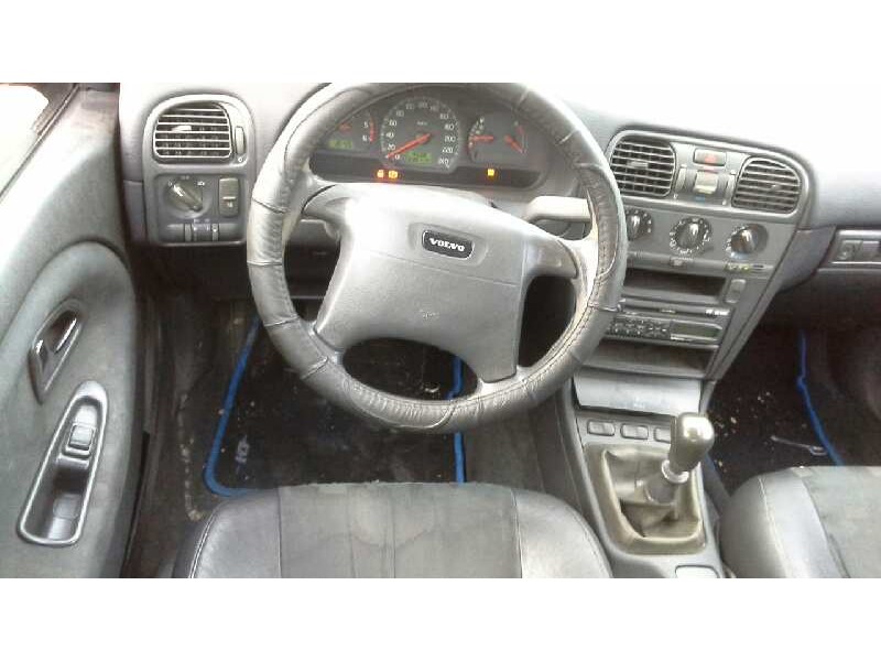 volvo s40 berlina del año 2000