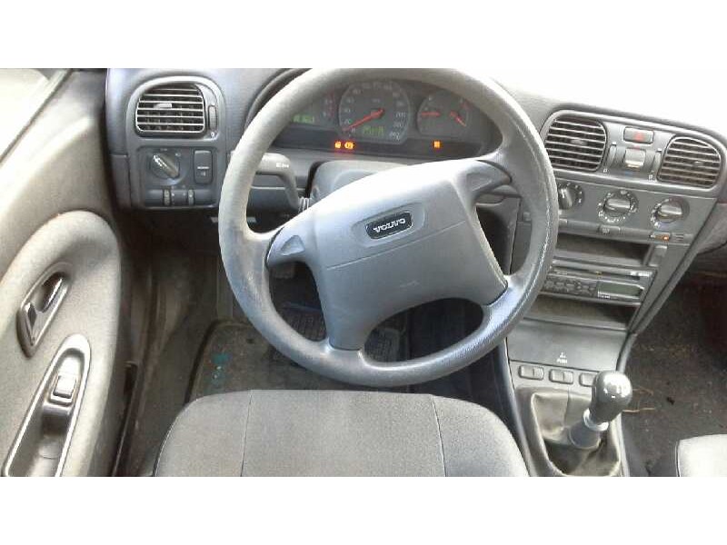 volvo s40 berlina del año 1999