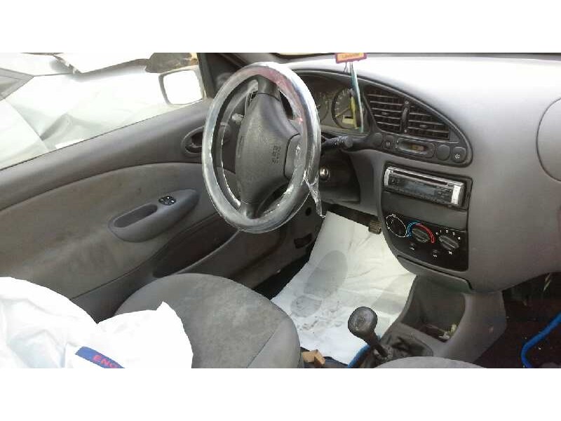 ford fiesta berlina (dx) del año 2000