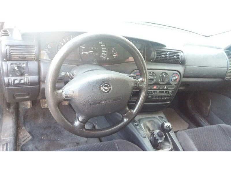 opel omega b del año 1998