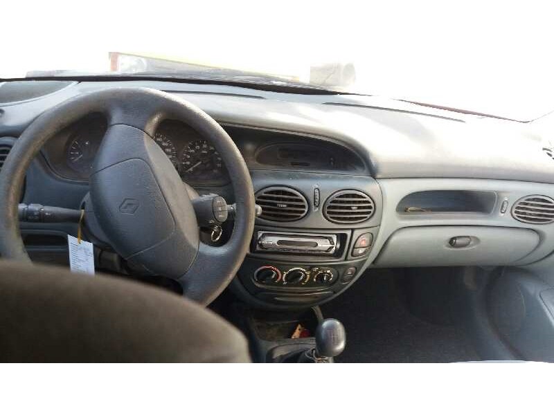 renault megane i berlina hatchback (ba0) del año 1998