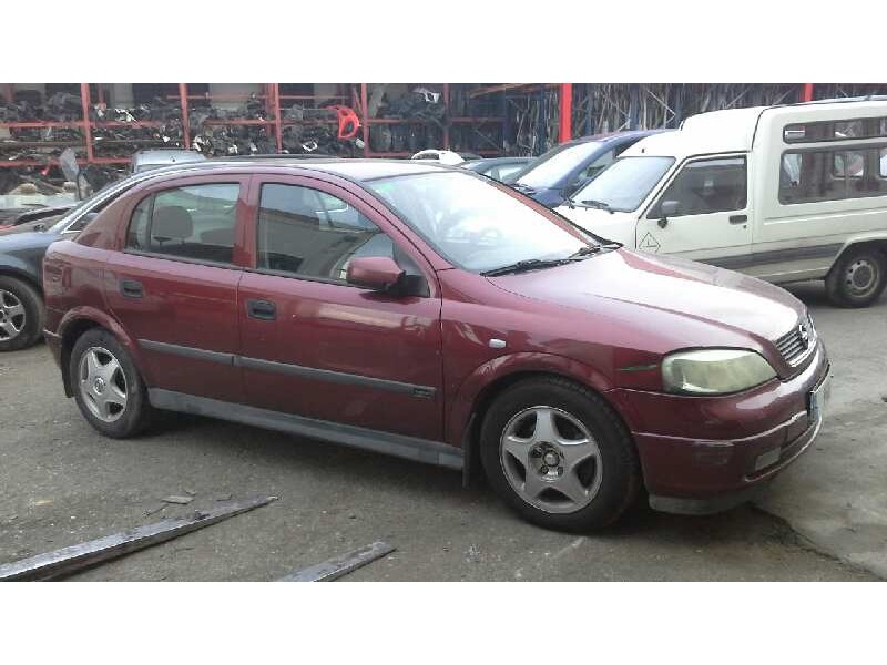 opel astra g berlina del año 2000