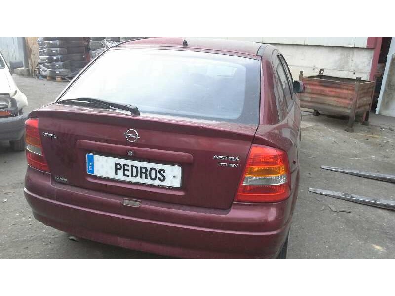 opel astra g berlina del año 2000