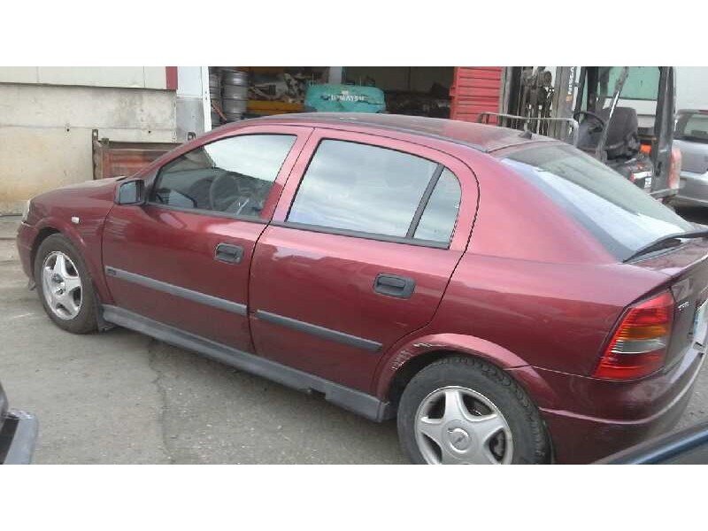 opel astra g berlina del año 2000