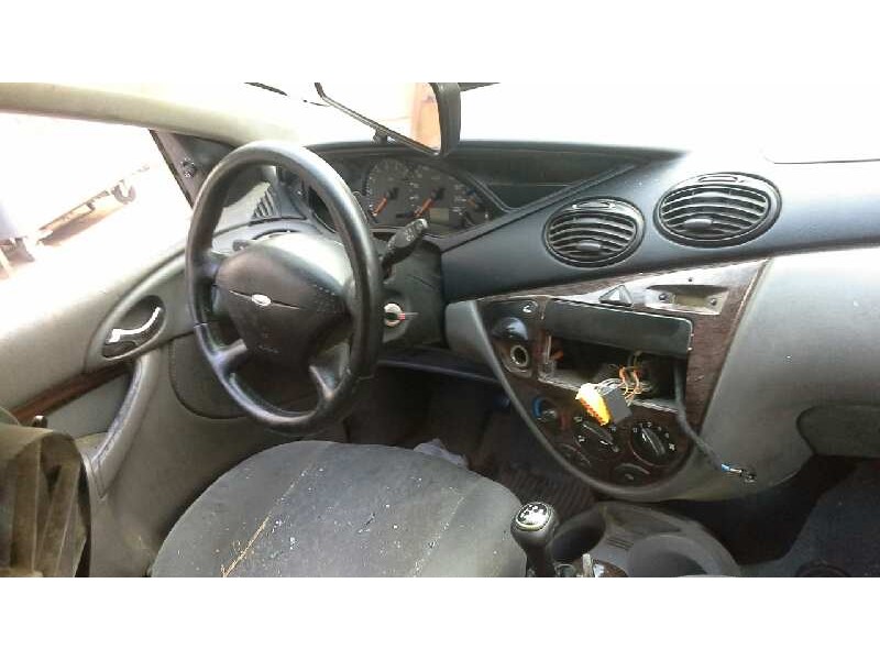 ford focus berlina (cak) del año 1998