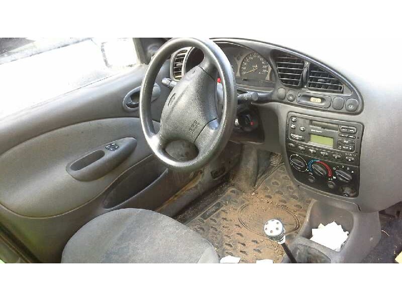 ford fiesta berlina (dx) del año 1999