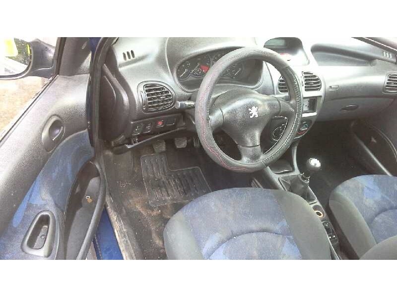 peugeot 206 berlina del año 2000