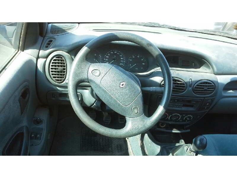 renault megane i berlina hatchback (ba0) del año 1996