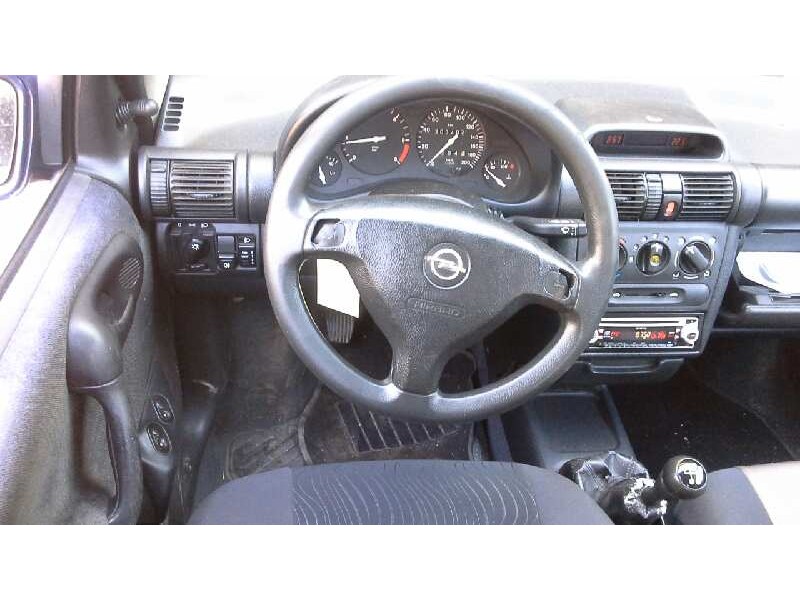 opel corsa b del año 2000