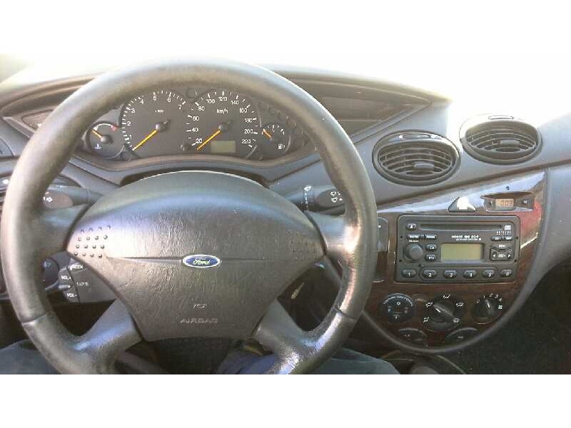 ford focus berlina (cak) del año 1999