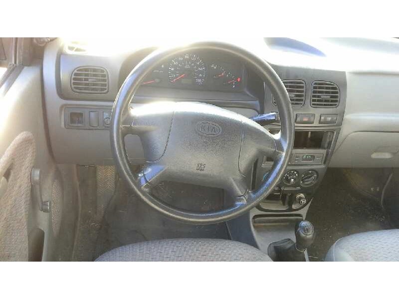 kia rio del año 2002