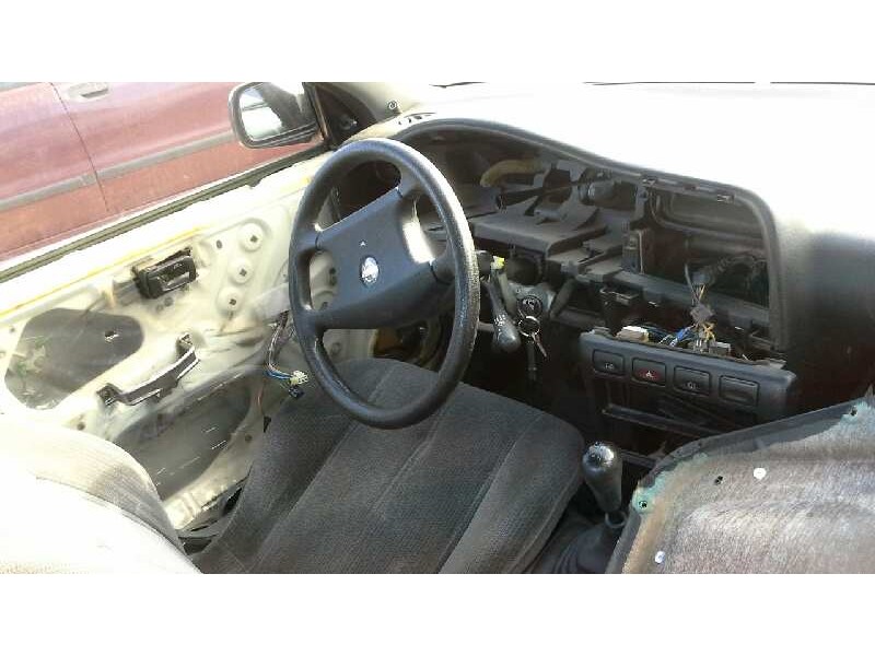 nissan sunny berlina (n14) del año 1992