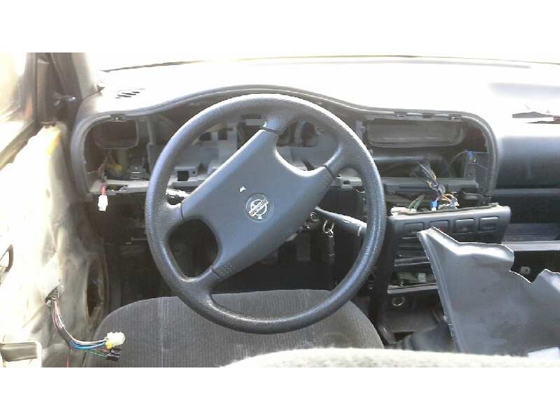 nissan sunny berlina (n14) del año 1992