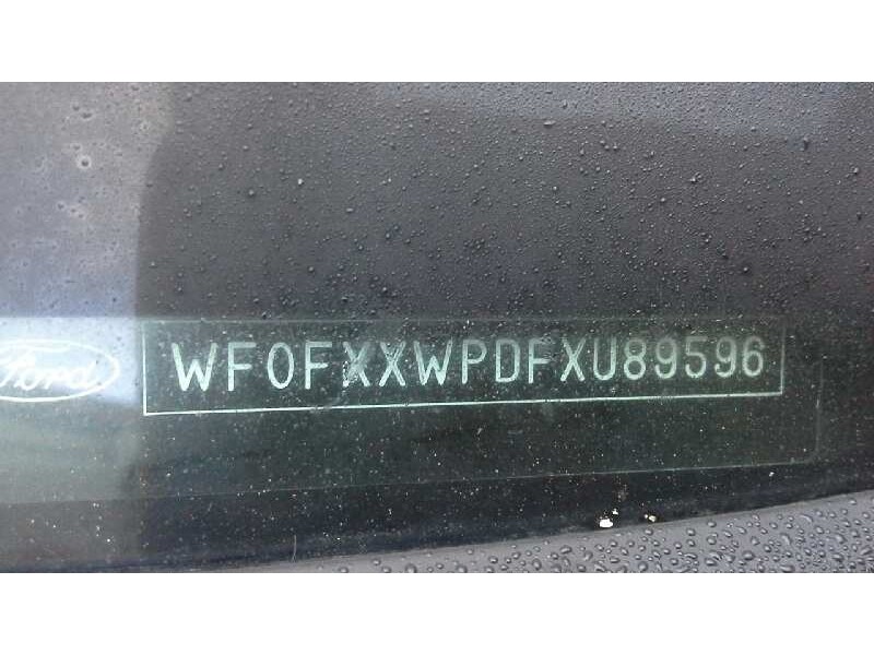 ford focus berlina (cak) del año 2000