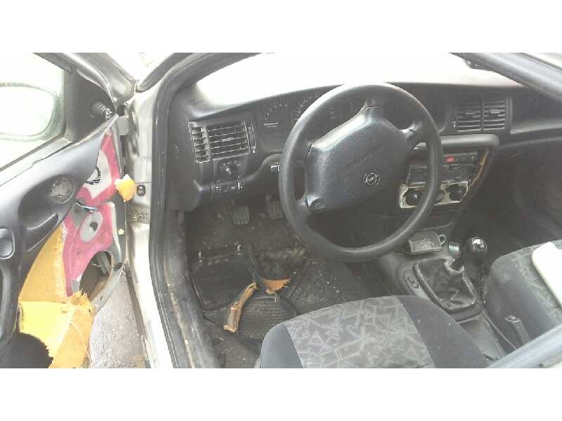 opel vectra b berlina del año 1996