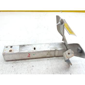 PUNTERA CHASIS DELANTERA IZQUIERDA A2136200400 