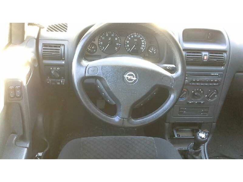 opel astra g berlina del año 2002