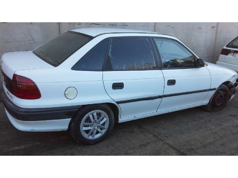 opel astra f berlina del año 1995