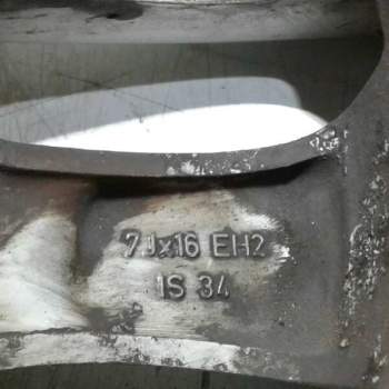 Recambio de llanta aluminio para bmw serie 1 berlina (e81/e87) 118d referencia OEM IAM 16-5-TORNILLOS  