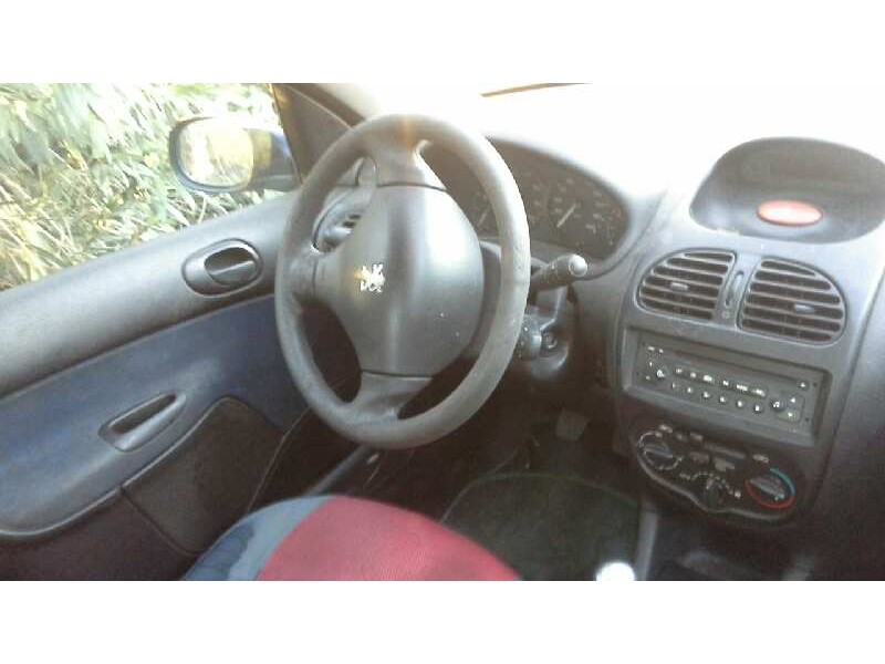 peugeot 206 berlina del año 2002
