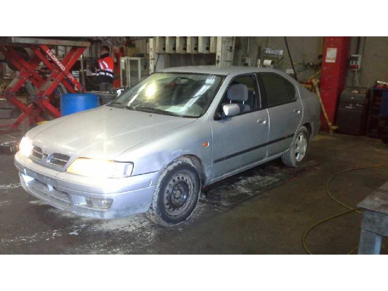 nissan primera berlina (p11) del año 1998