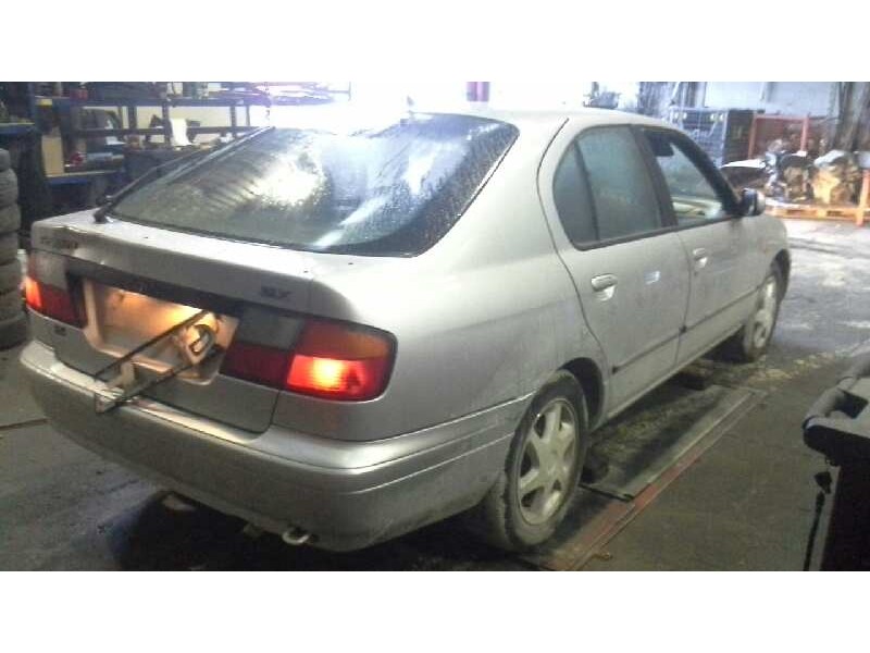 nissan primera berlina (p11) del año 1998