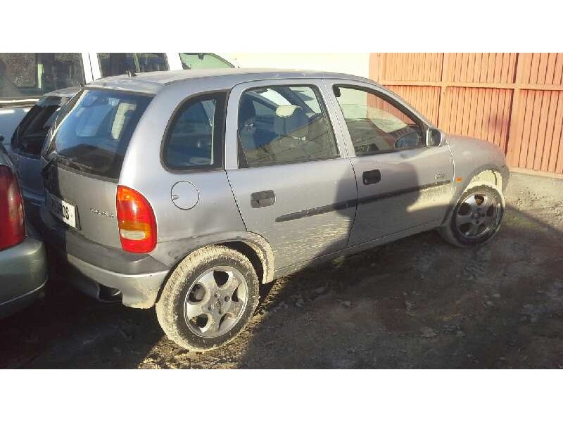 opel corsa b del año 2000