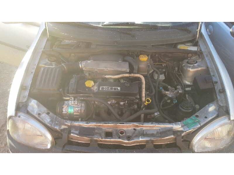 opel corsa b del año 2000
