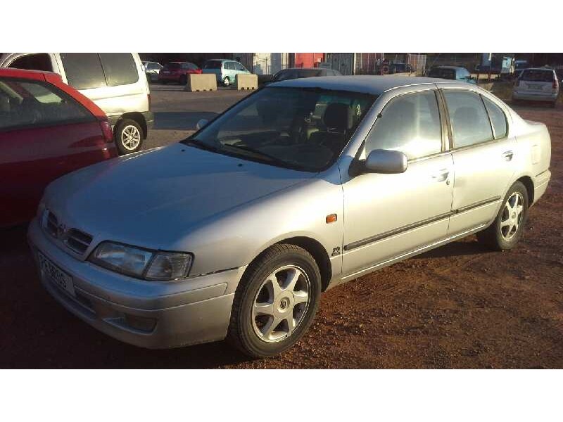 nissan primera berlina (p11) del año 1999