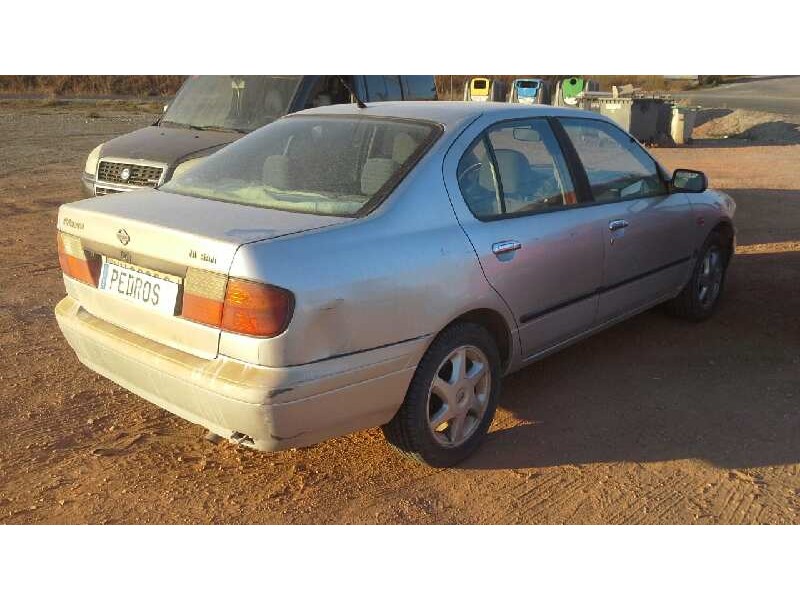 nissan primera berlina (p11) del año 1999