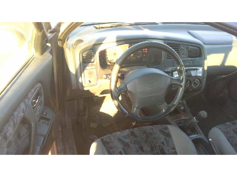 nissan primera berlina (p11) del año 1999