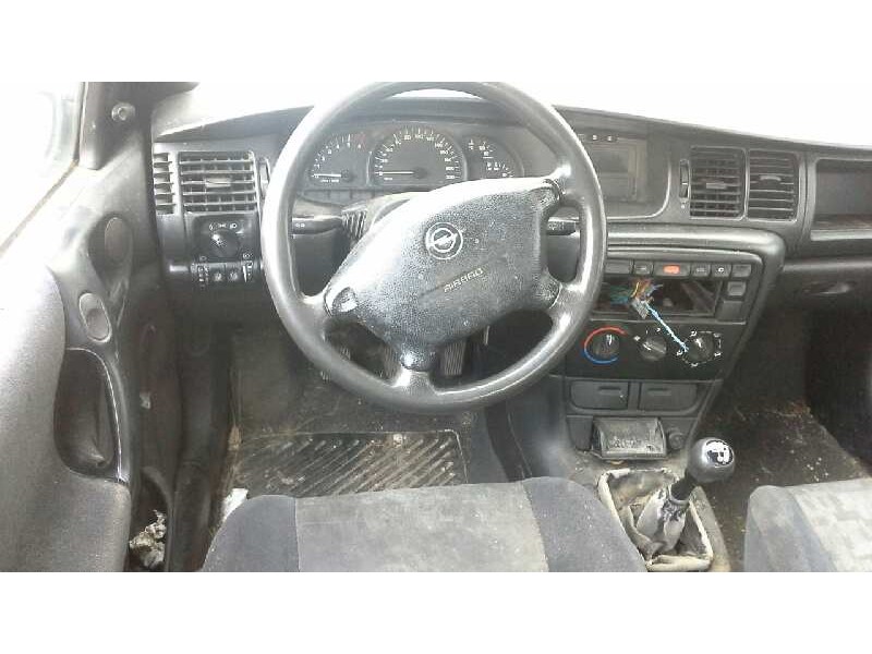 opel vectra b berlina del año 1998