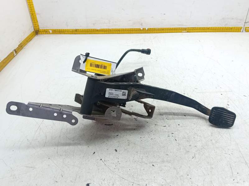 Recambio de pedal embrague para ford transit connect monospace 1.6 tdci referencia OEM IAM DV617B633CA  