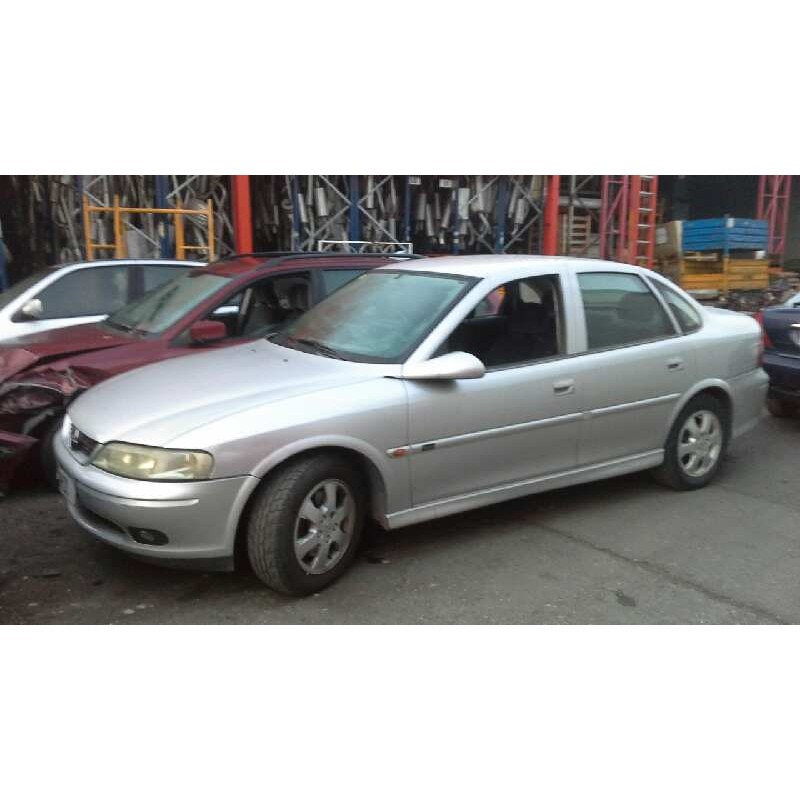 opel vectra b berlina del año 2000