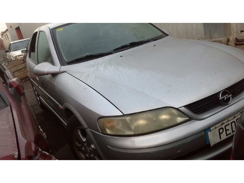 opel vectra b berlina del año 2000