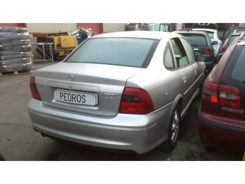 opel vectra b berlina del año 2000