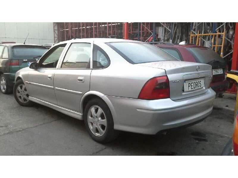 opel vectra b berlina del año 2000