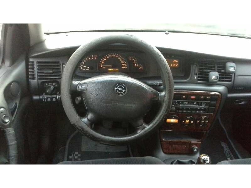 opel vectra b berlina del año 2000