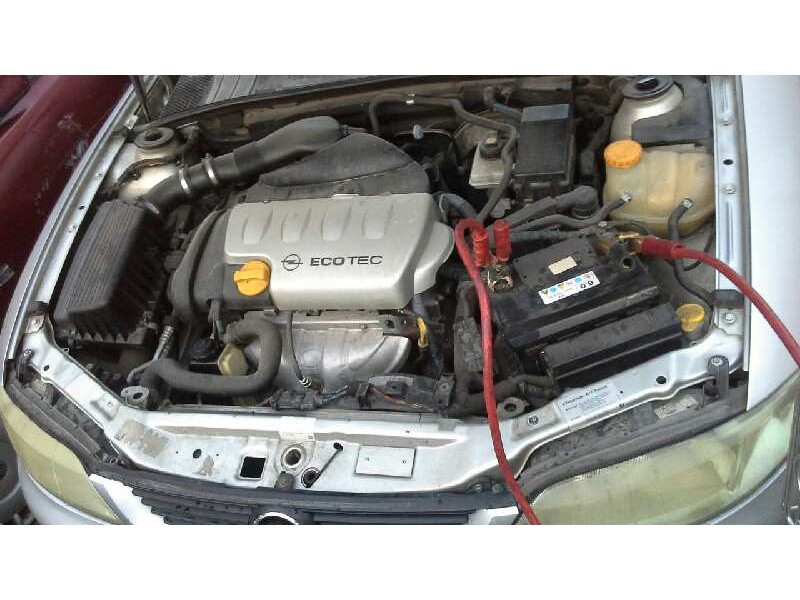 opel vectra b berlina del año 2000
