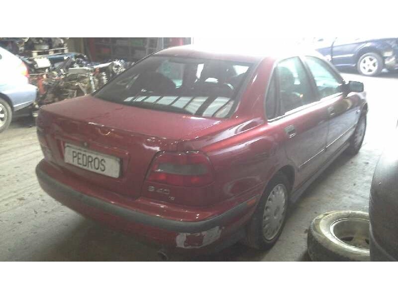 volvo s40 berlina del año 1999