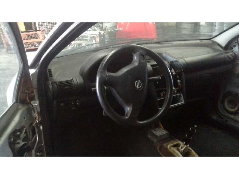 opel tigra del año 2000