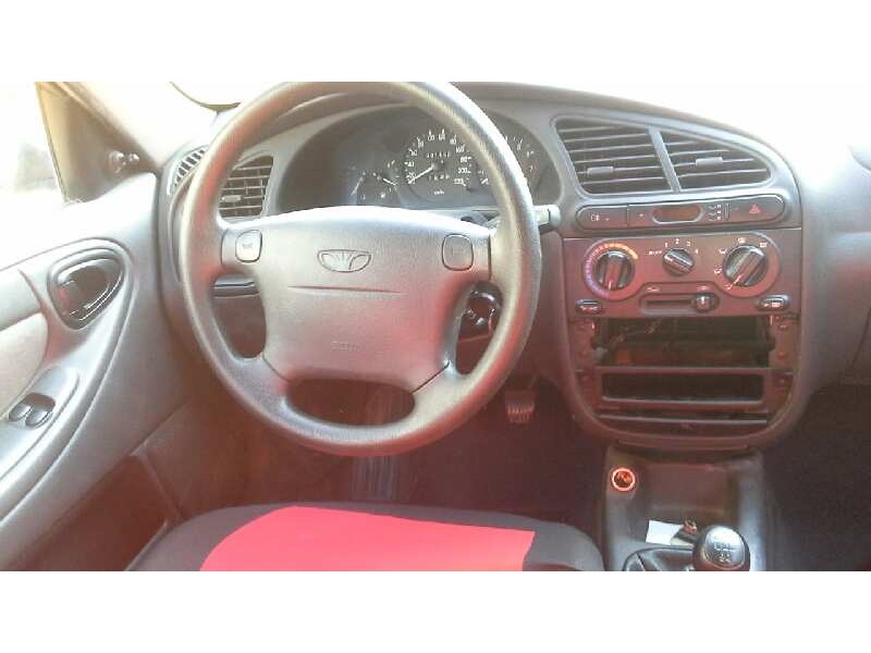 daewoo lanos del año 2002